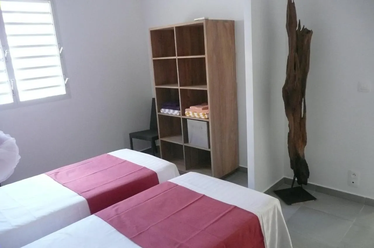 Douceurs Caraibes, Gite Alpinia. Буйант 0*,